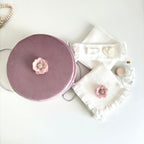 Trusou din Muselina Pentru Botez + Cutie Pentru Trusou cu Catifea Roz Pudra