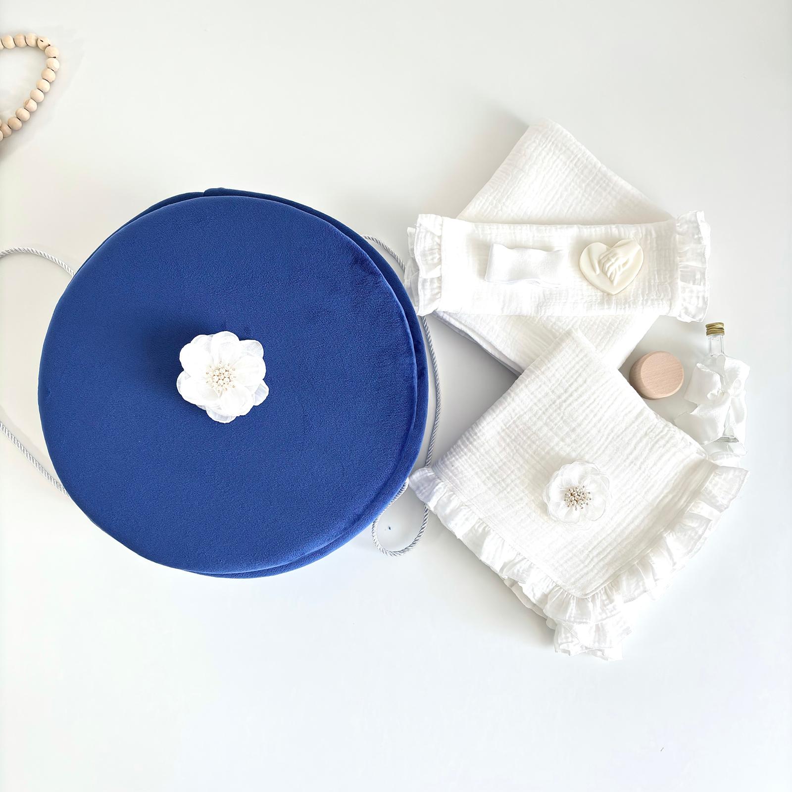 Trusou din Muselina Pentru Botez + Cutie Pentru Trusou cu Catifea Albastru