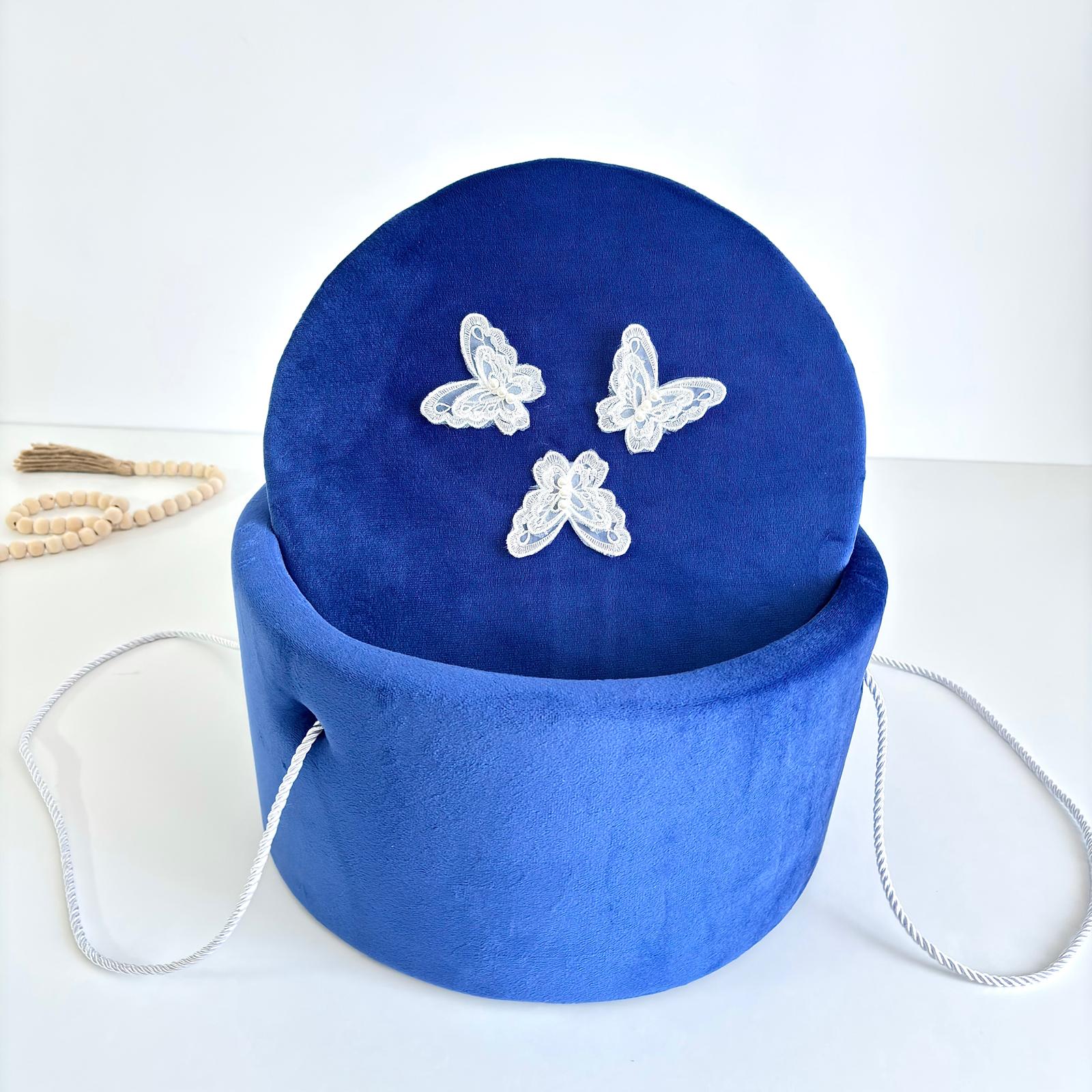 Trusou din Muselina Pentru Botez + Cutie Pentru Trusou Catifea Albastră cu fluturi