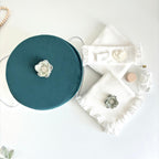 Trusou din Muselina Pentru Botez + Cutie Pentru Trusou cu Catifea Verde