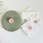 Trusou din Muselina Pentru Botez + Cutie Pentru Trusou cu Catifea Verde Olive cu floare roz