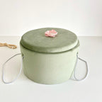 Cufăr pentru Trusoul de Botez Buretat cu Catifea Verde Olive cu floare Roz