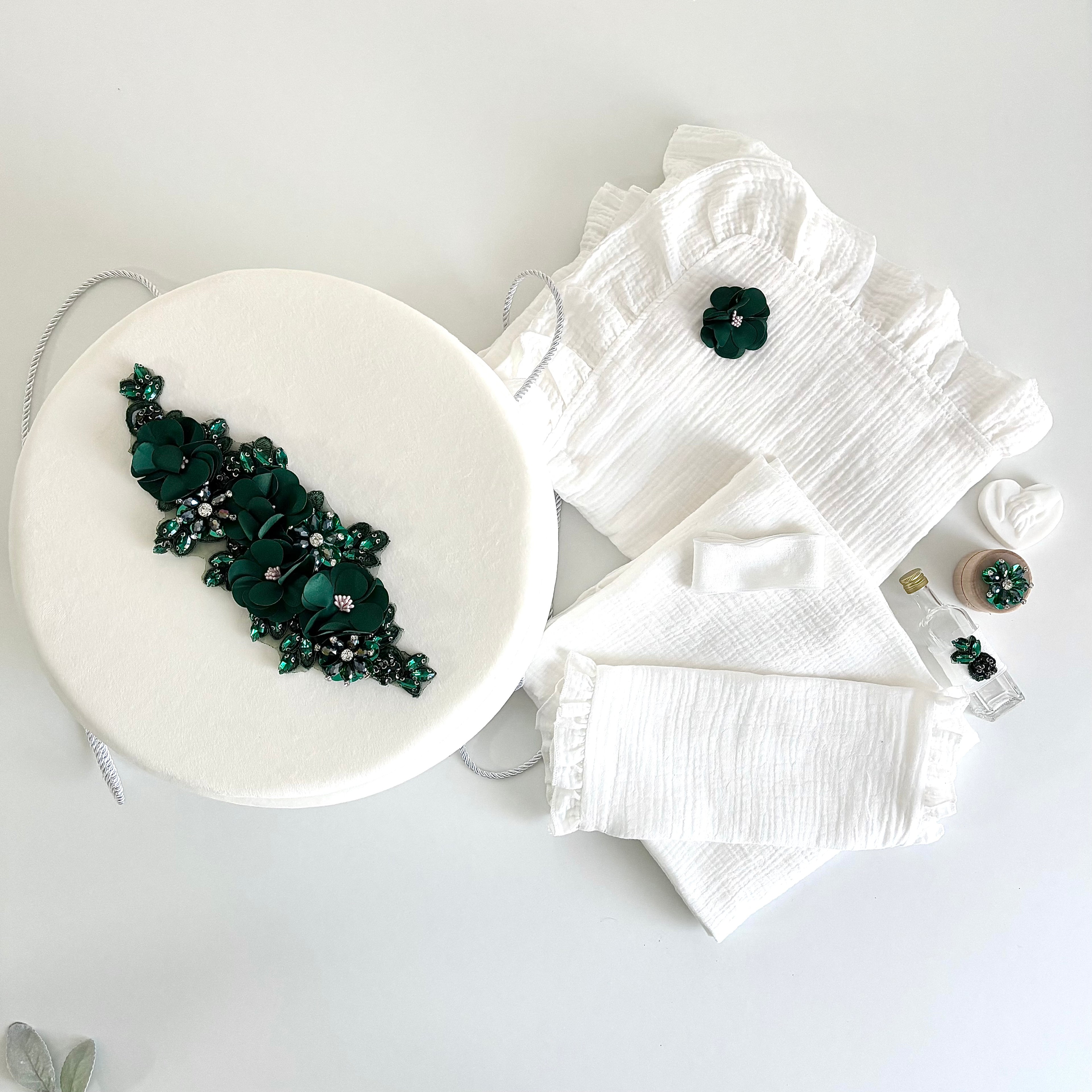 Trusou din muselina pentru Botez + Cutie pentru trusou -Model 1025