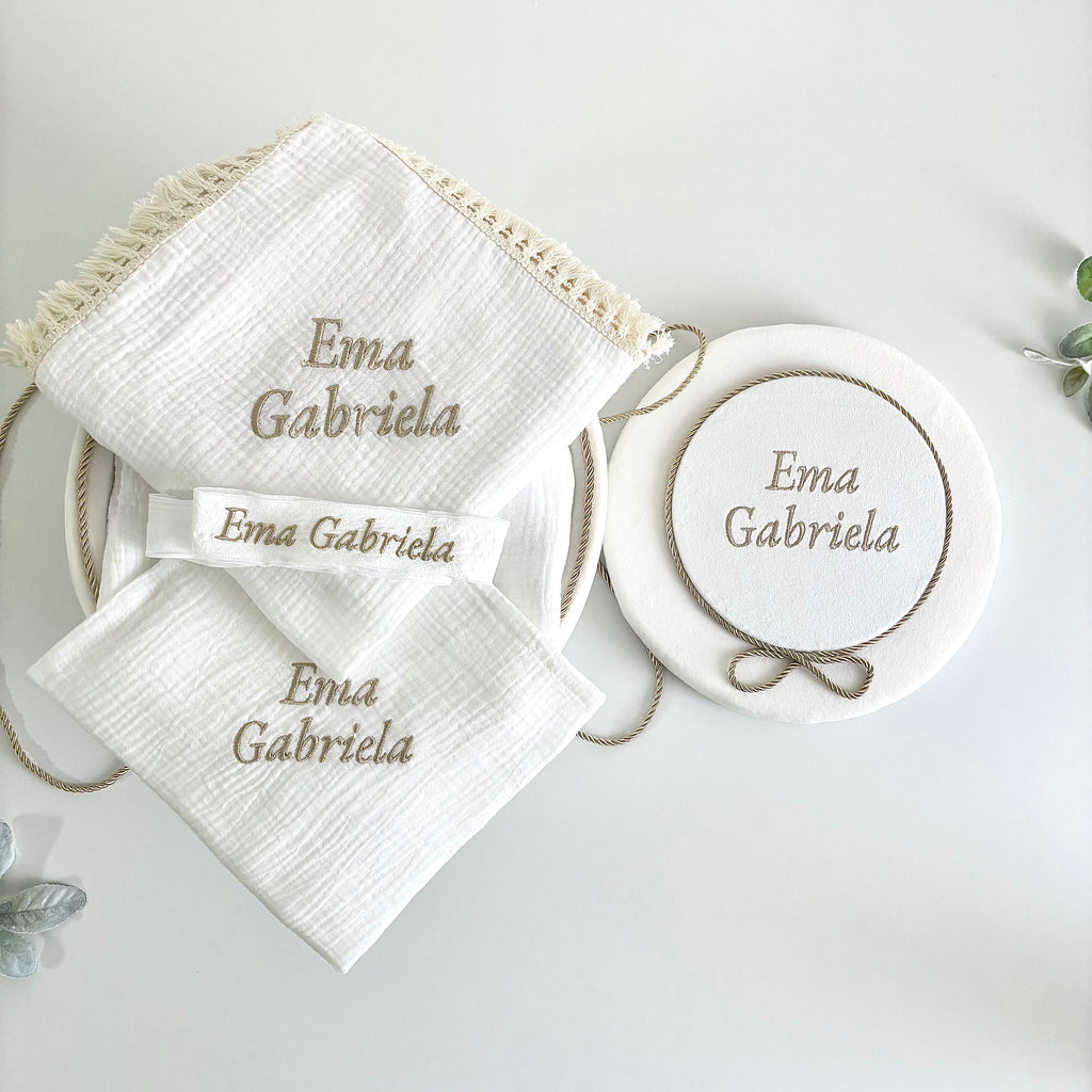 Trusou Personalizat pentru Botez si Cutie pentru trusou – Model B031