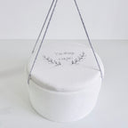 Trusou Din Muselina Pentru Botez + Cutie Pentru Trusou Brodată