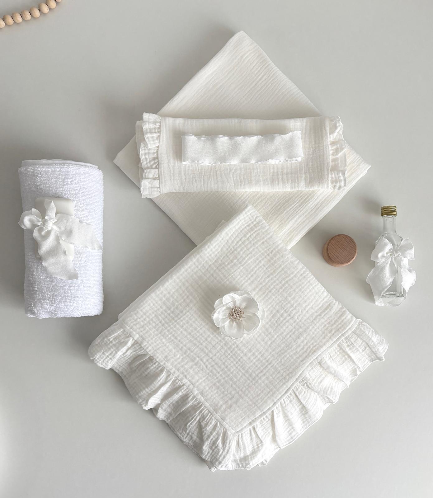 Set Trusou pentru Botez cu floare alba