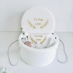 Trusou Din Muselina Pentru Botez + Cutie Pentru Trusou Brodată