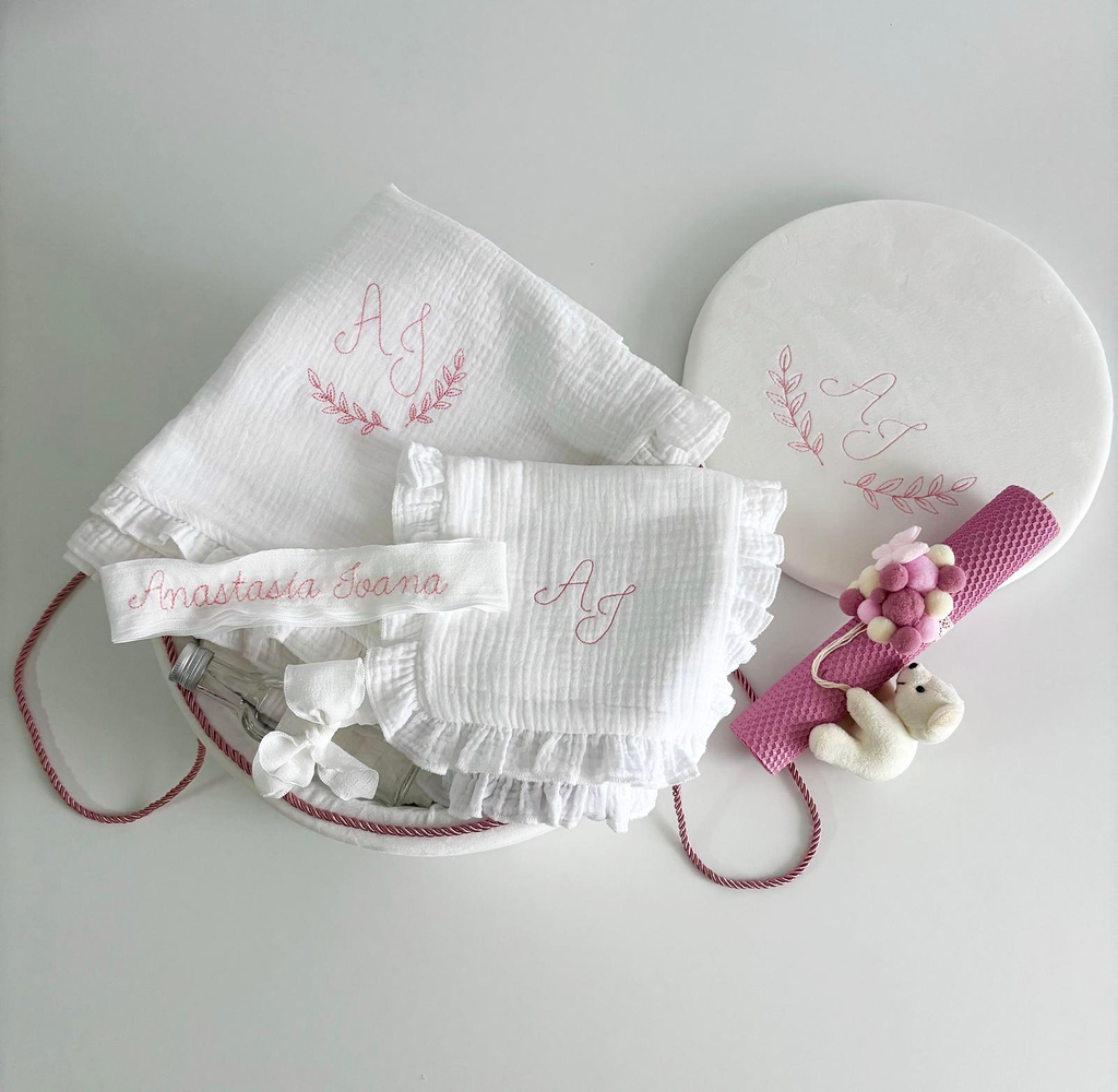 Trusou personalizat pentru botez – complet și elegant