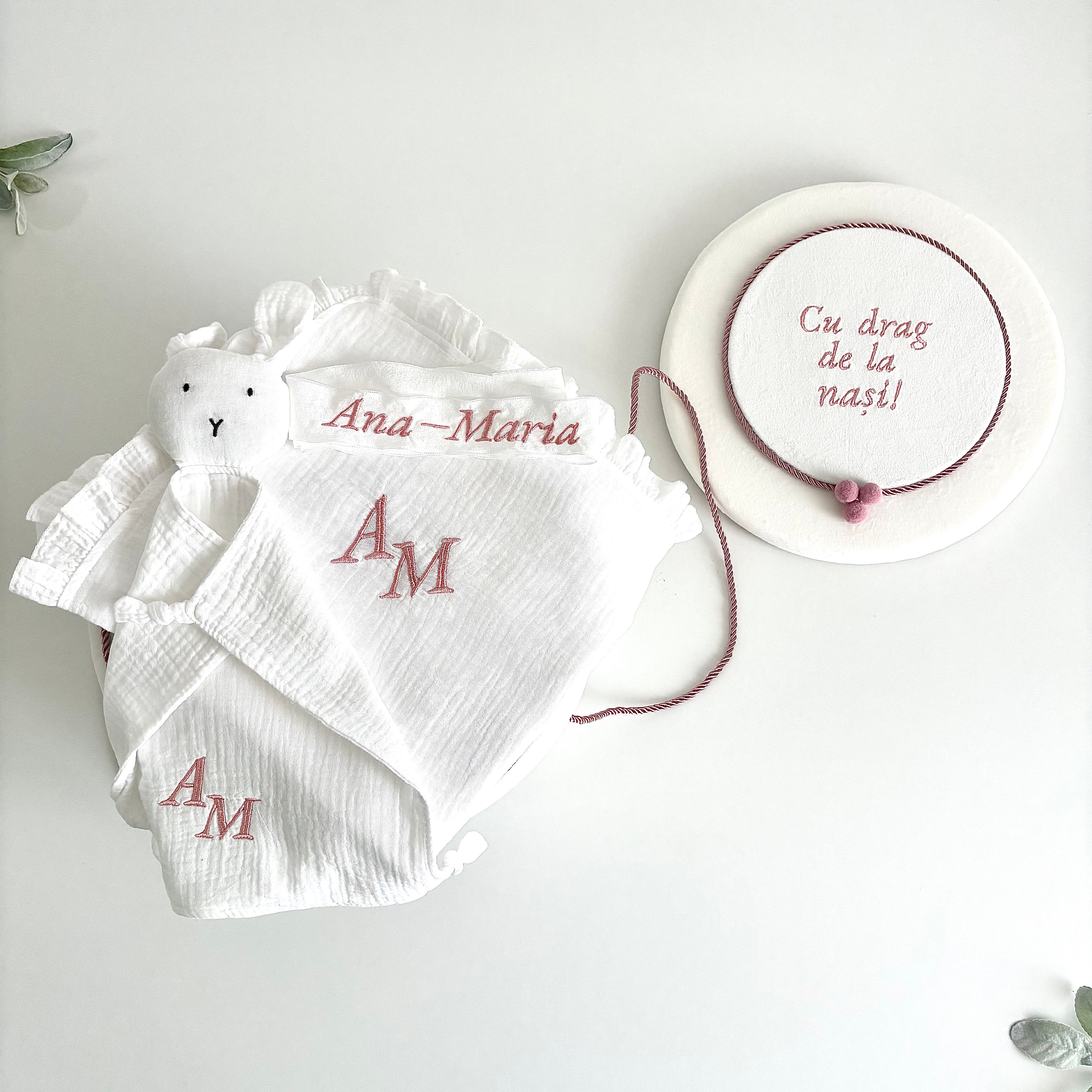 Trusou Personalizat pentru Botez si Cutie pentru trusou – Model B030