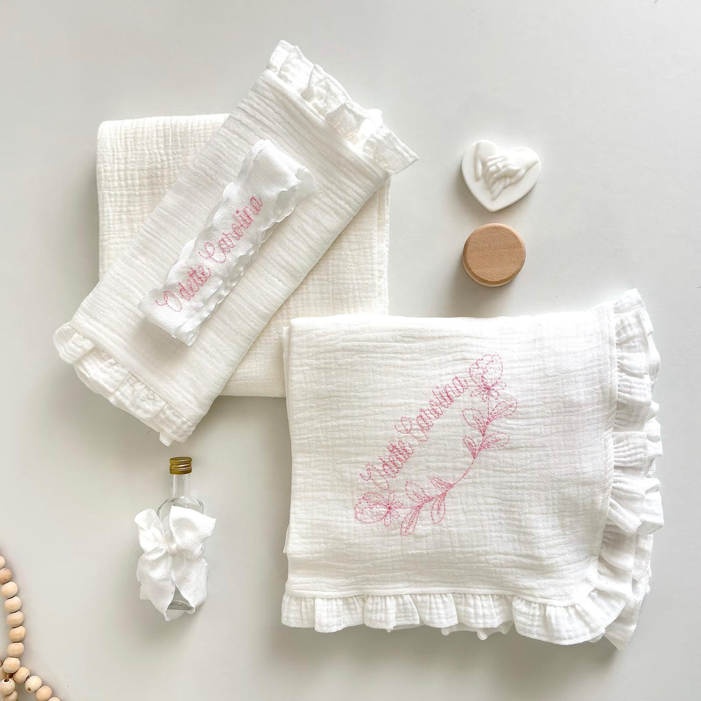 Trusou din Muselina Pentru Botez Personalizat  TB019