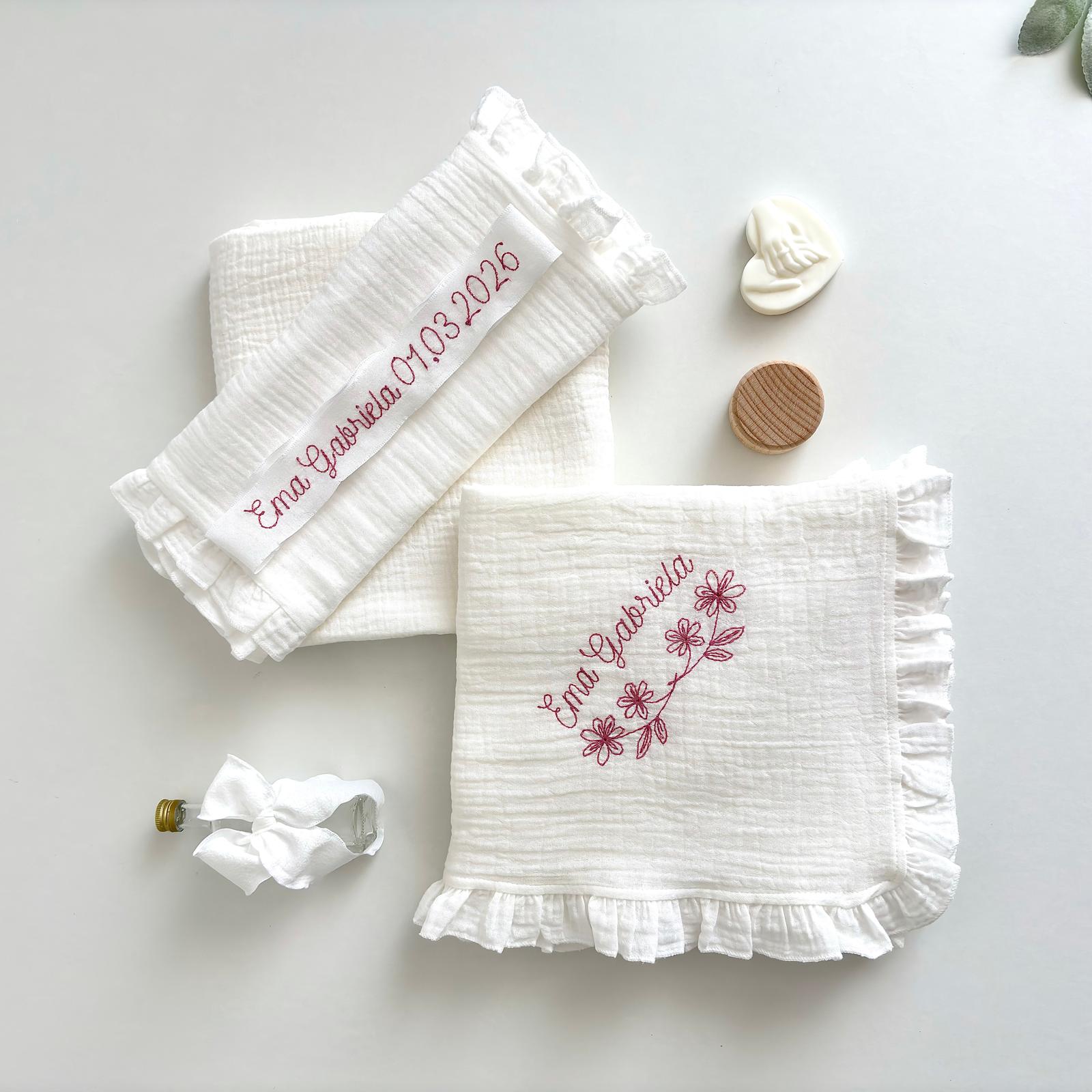 Trusou din Muselina Pentru Botez Personalizat + Cutie Pentru Trusou Personalizată TB032