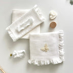 Trusou din Muselina Ivory Pentru Botez cu Fluture Crem