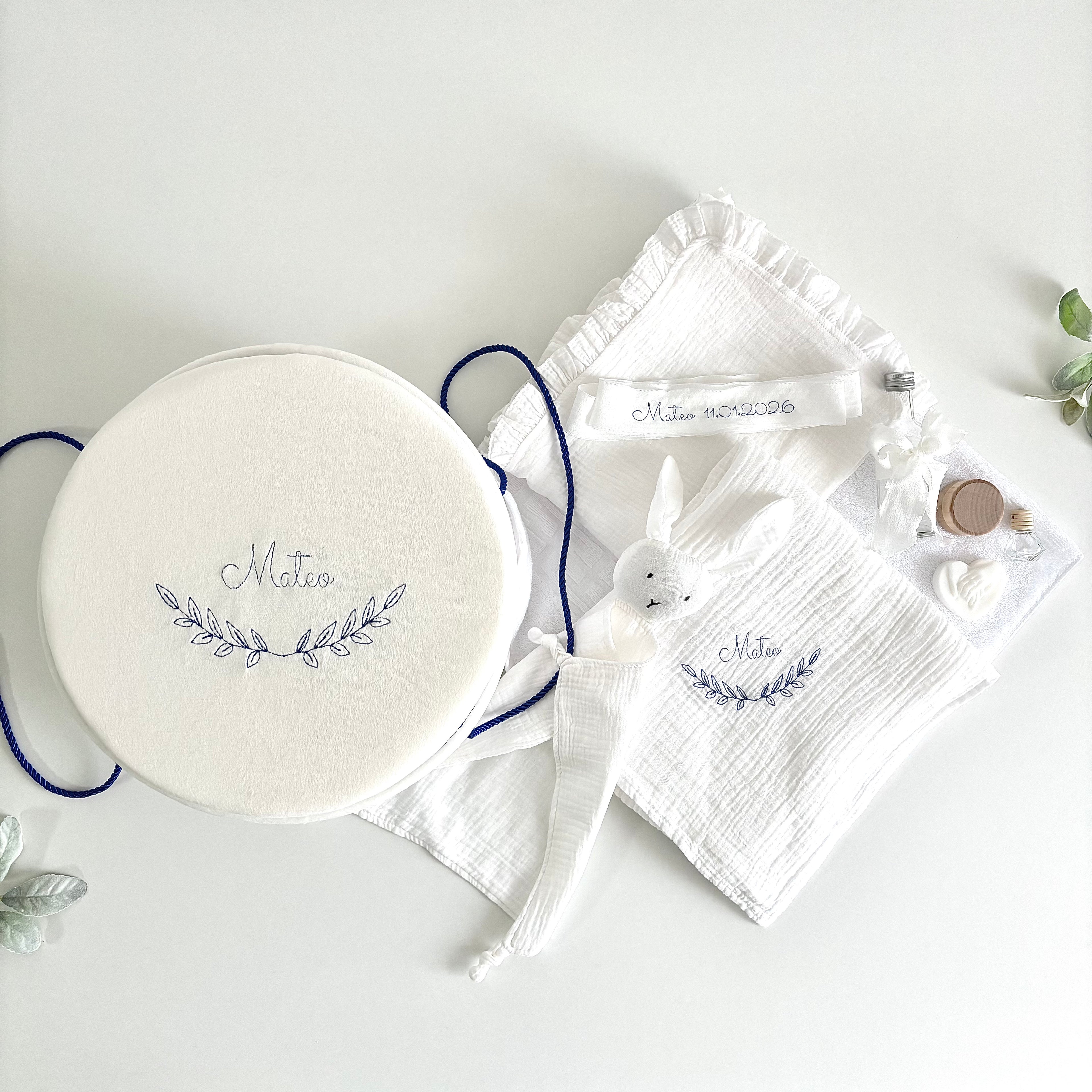 Trusou Personalizat pentru Botez si Cutie pentru trusou – Model B029
