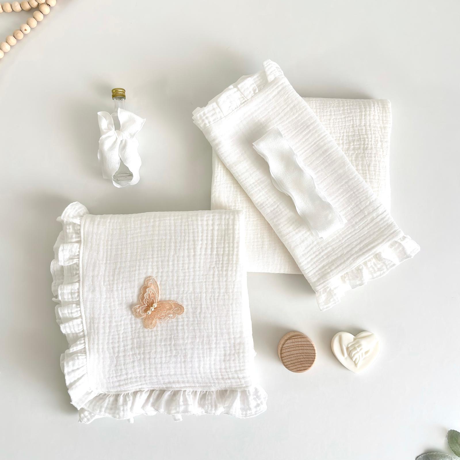 Trusou din Muselina Ivory Pentru Botez cu Fluture Somon