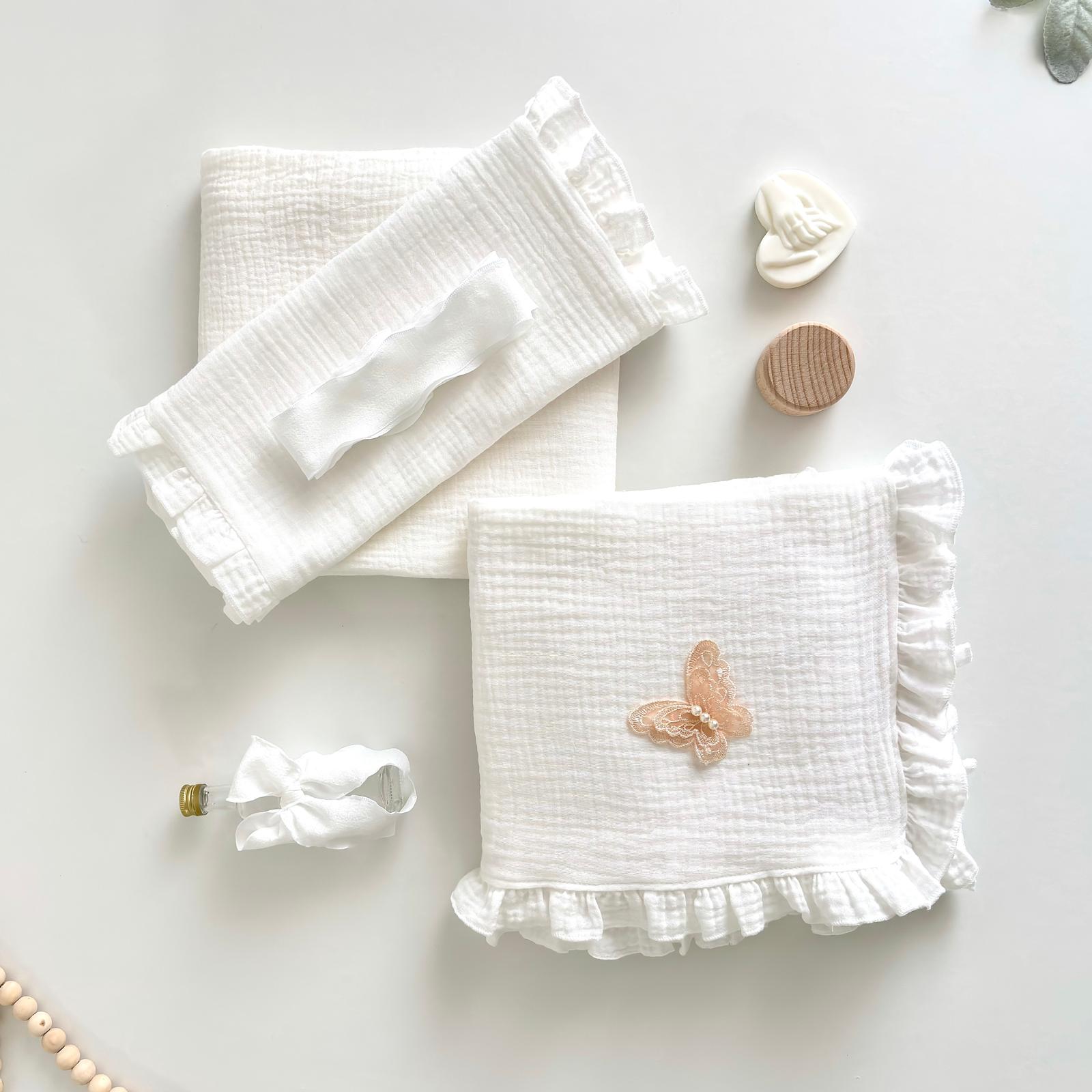 Trusou din Muselina Ivory Pentru Botez cu Fluture Somon