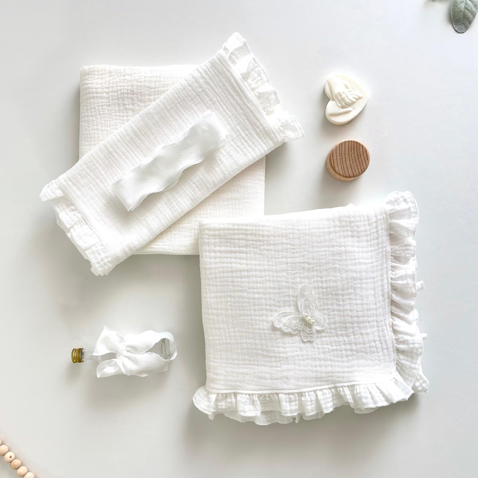 Trusou din Muselina Ivory Pentru Botez cu Fluture Alb