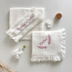 Set Trusou din Muselina Pentru Botez Personalizat + Cutie Pentru Trusou Personalizată si Lumânare TB036