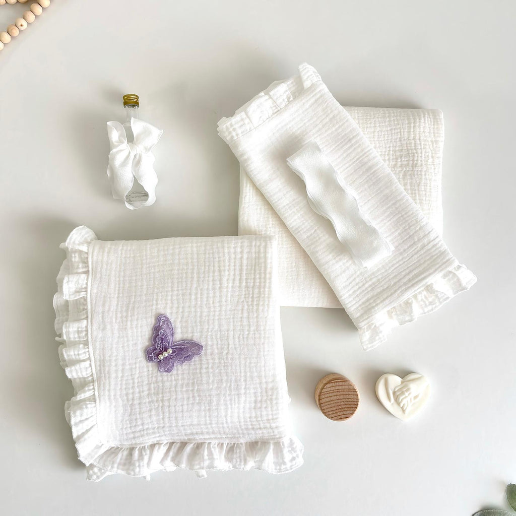 Trusou din Muselina Ivory Pentru Botez cu Fluture Violet