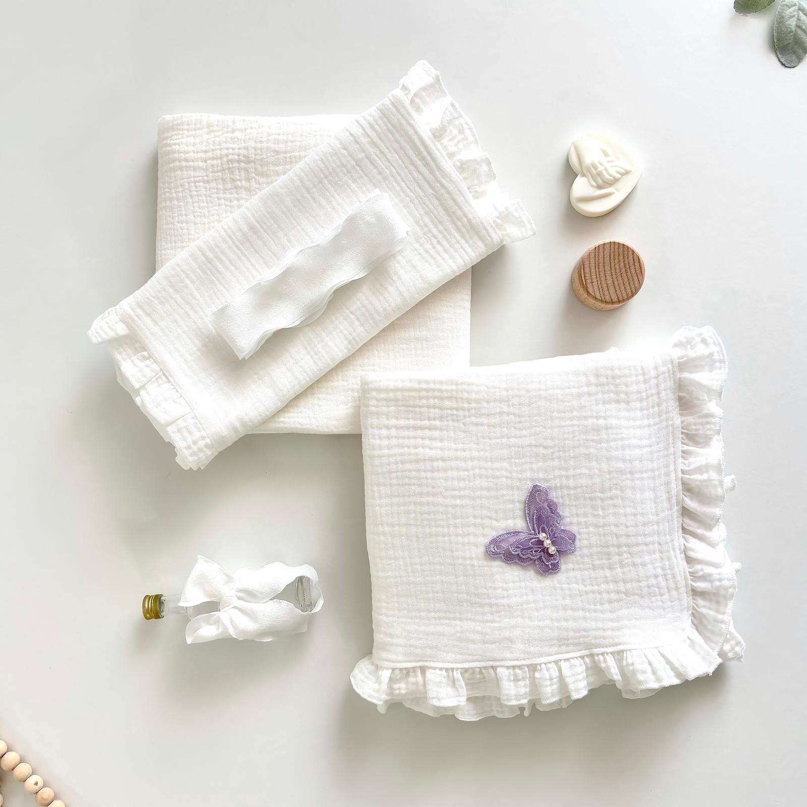 Trusou din Muselina Ivory Pentru Botez cu Fluture Violet