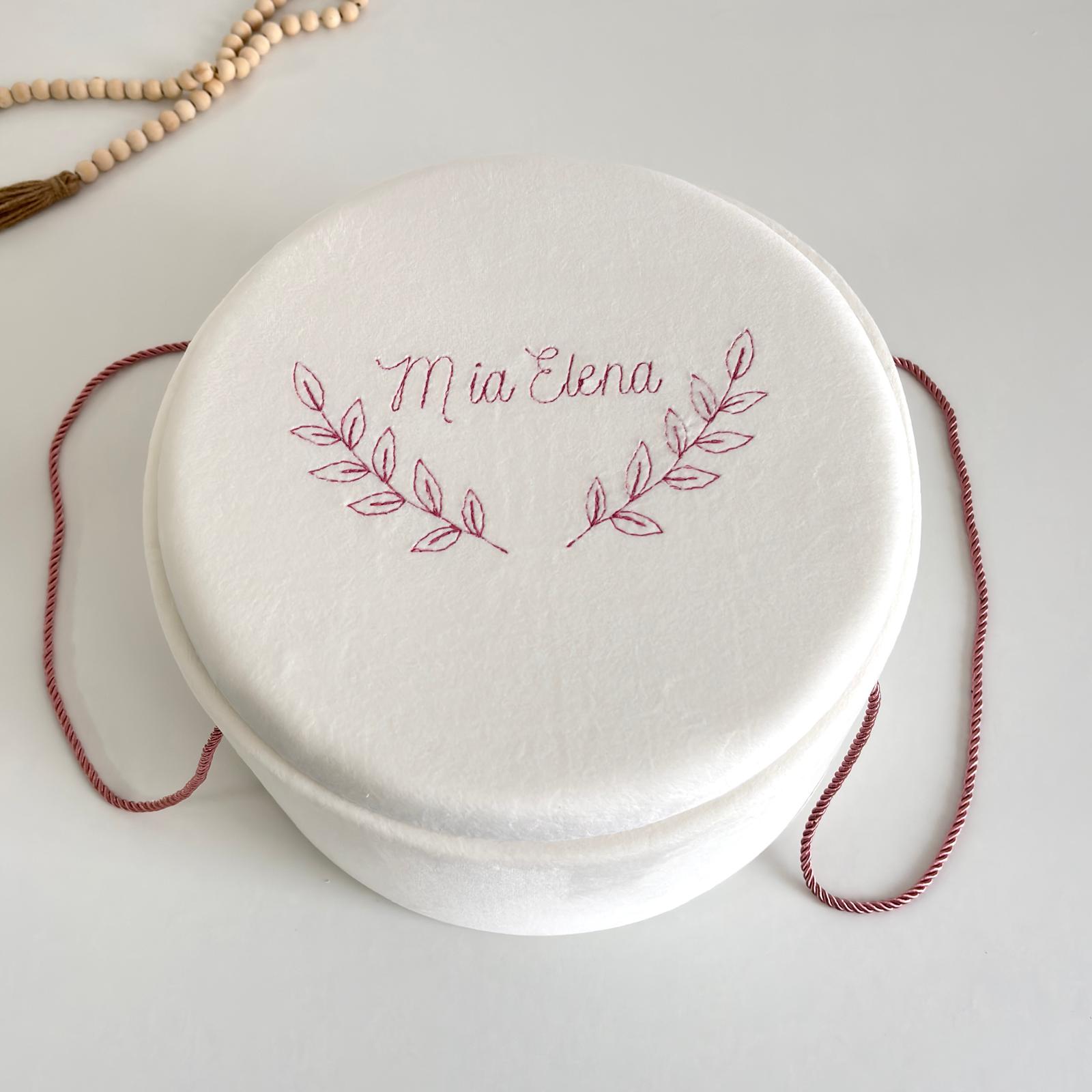 Cufăr / Cutie buretată personalizată pentru trusoul de botez -Mia Elena