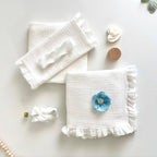 Trusou din Muselina Pentru Botez  cu floare albastră