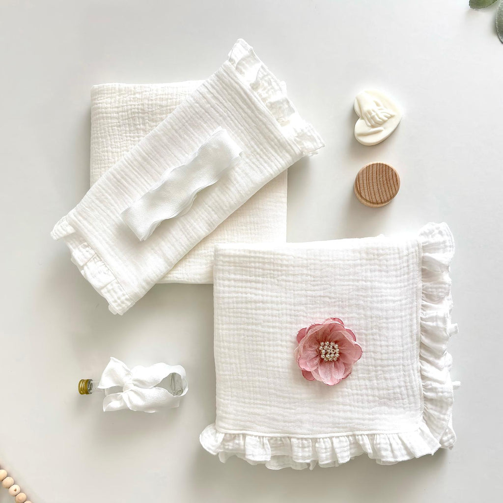 Trusou din Muselina Pentru Botez  cu floare Roz