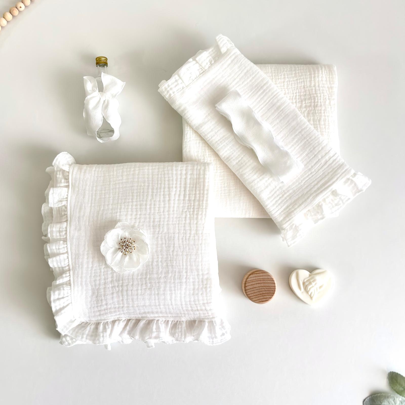 Trusou din Muselina Pentru Botez + Cutie Pentru Trusou cu Catifea Albastru