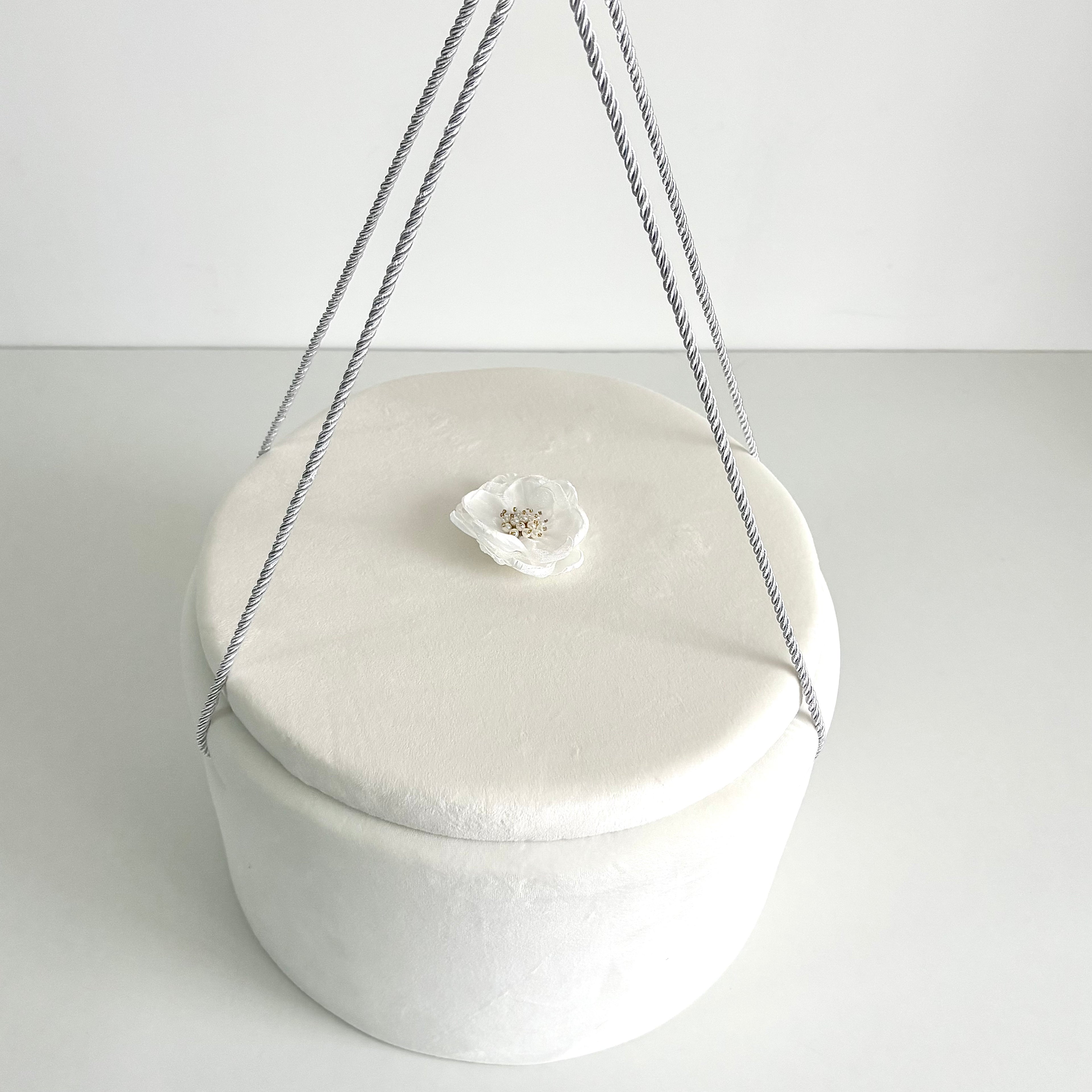 Trusou din muselina pentru Botez + Cutie pentru trusou -Model 1028