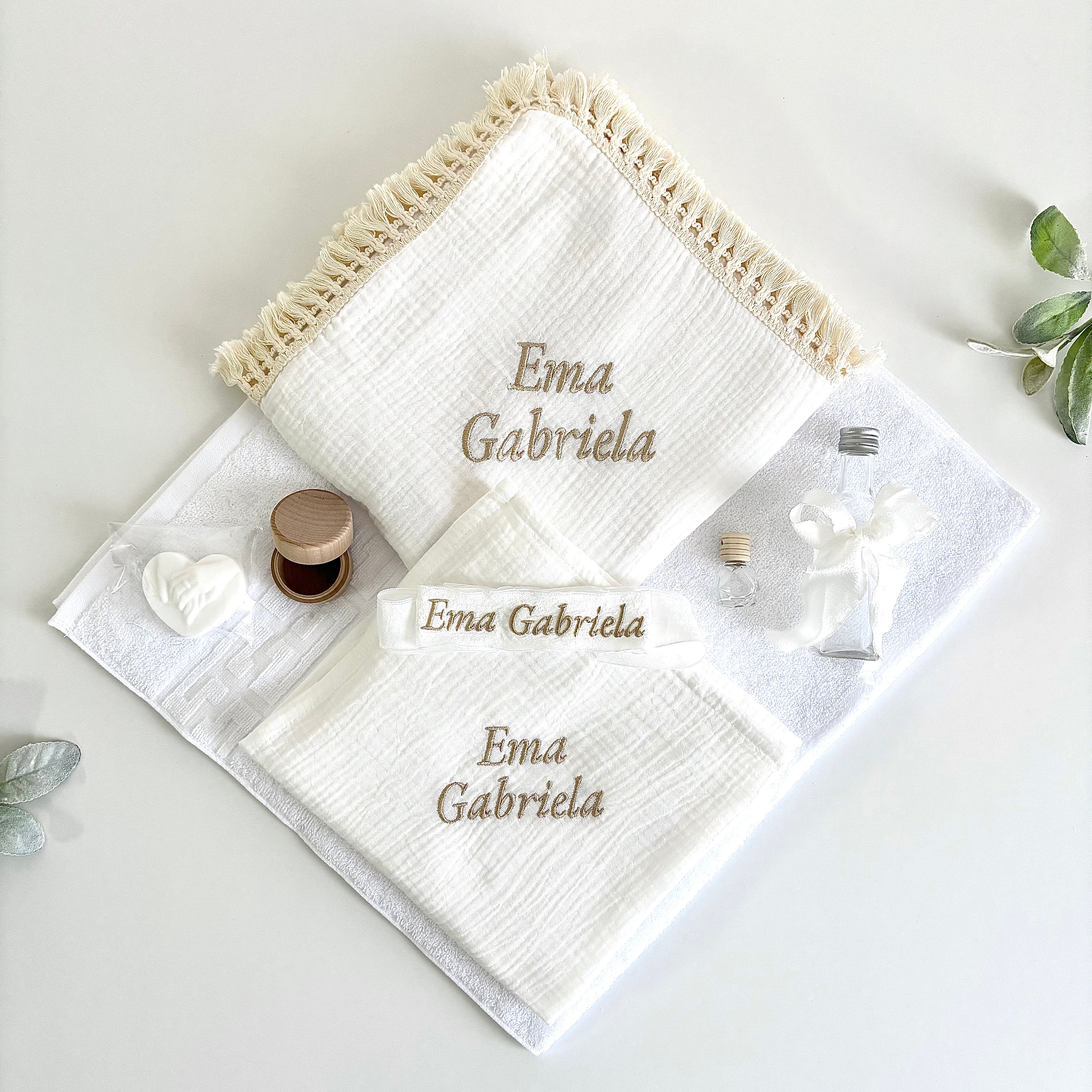 Trusou Personalizat pentru Botez si Cutie pentru trusou – Model B031