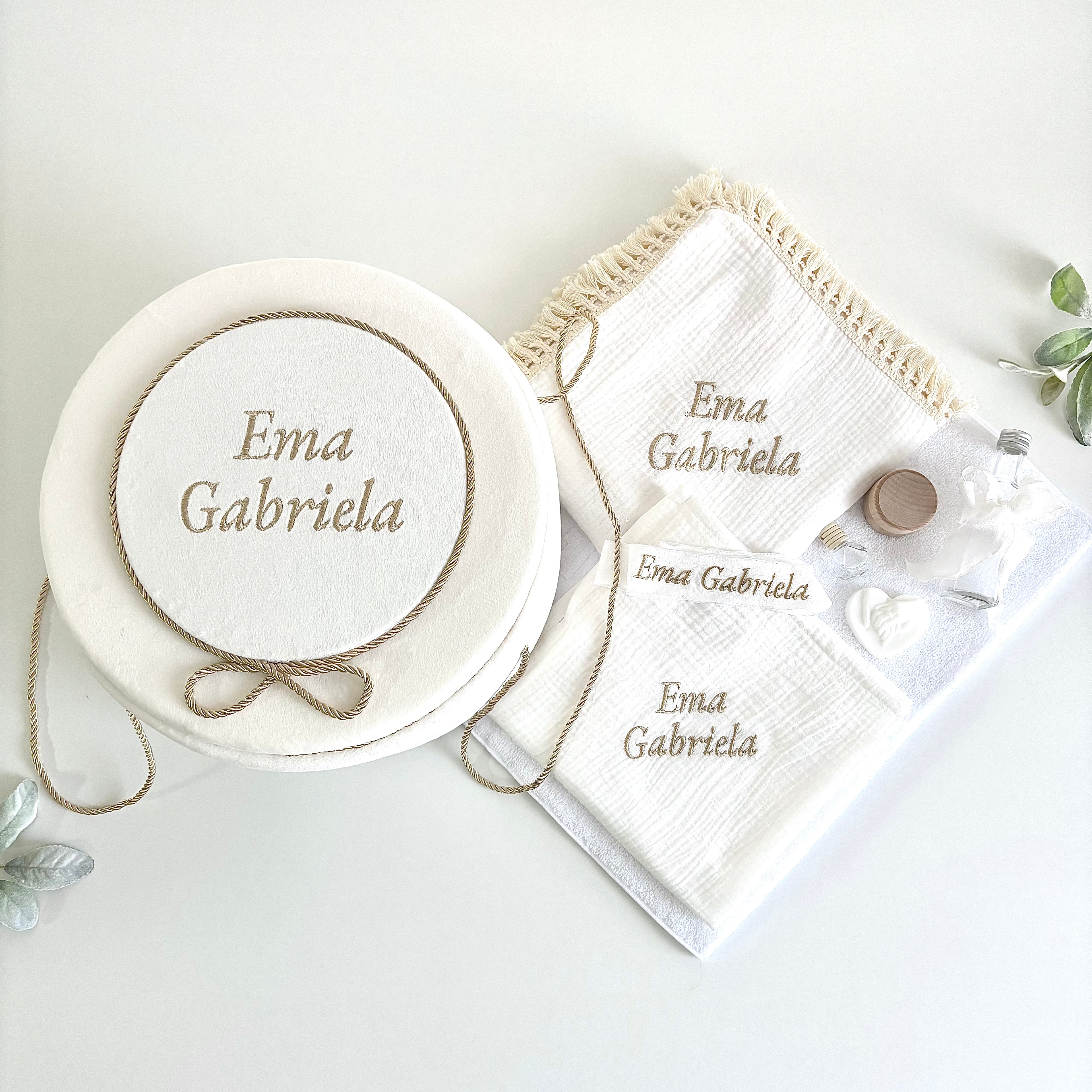 Trusou Personalizat pentru Botez si Cutie pentru trusou – Model B031