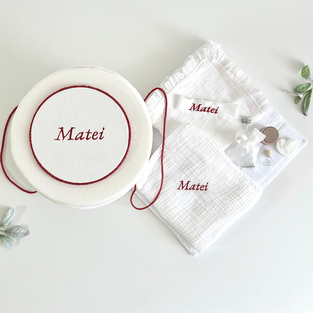 Trusou Personalizat pentru Botez si Cutie pentru trusou – Model B032