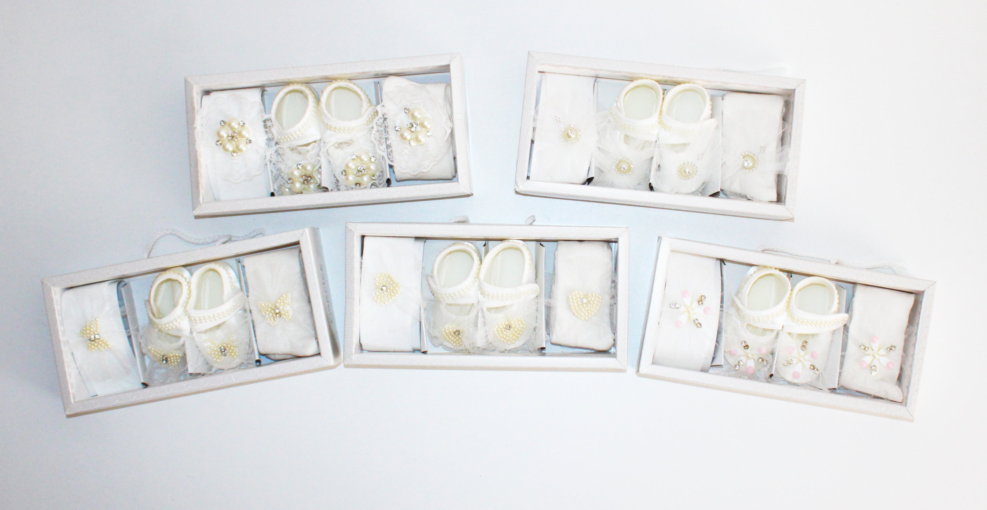 Set of 3 baby accessories, slippers, headband, socks