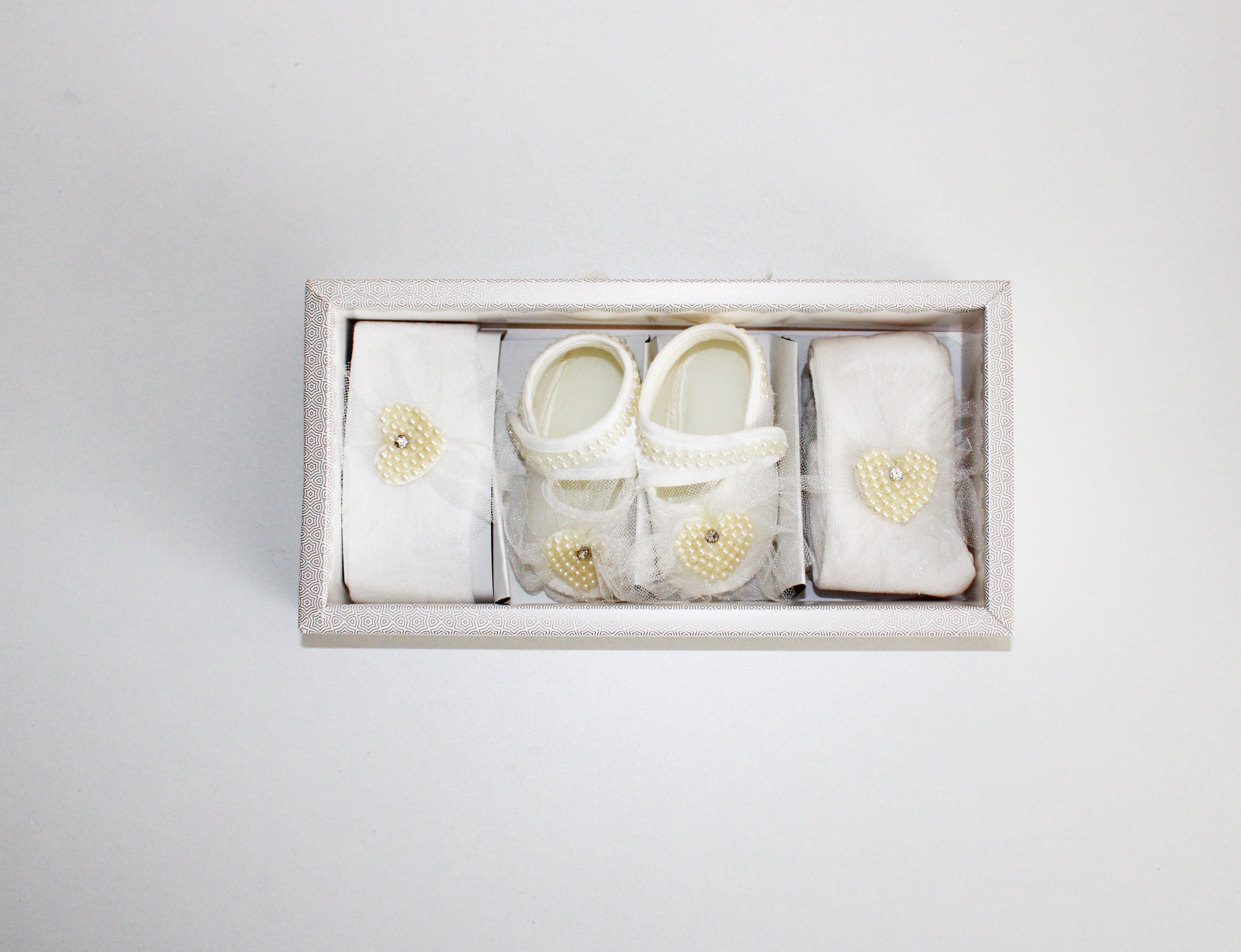 Set of 3 baby accessories, slippers, headband, socks