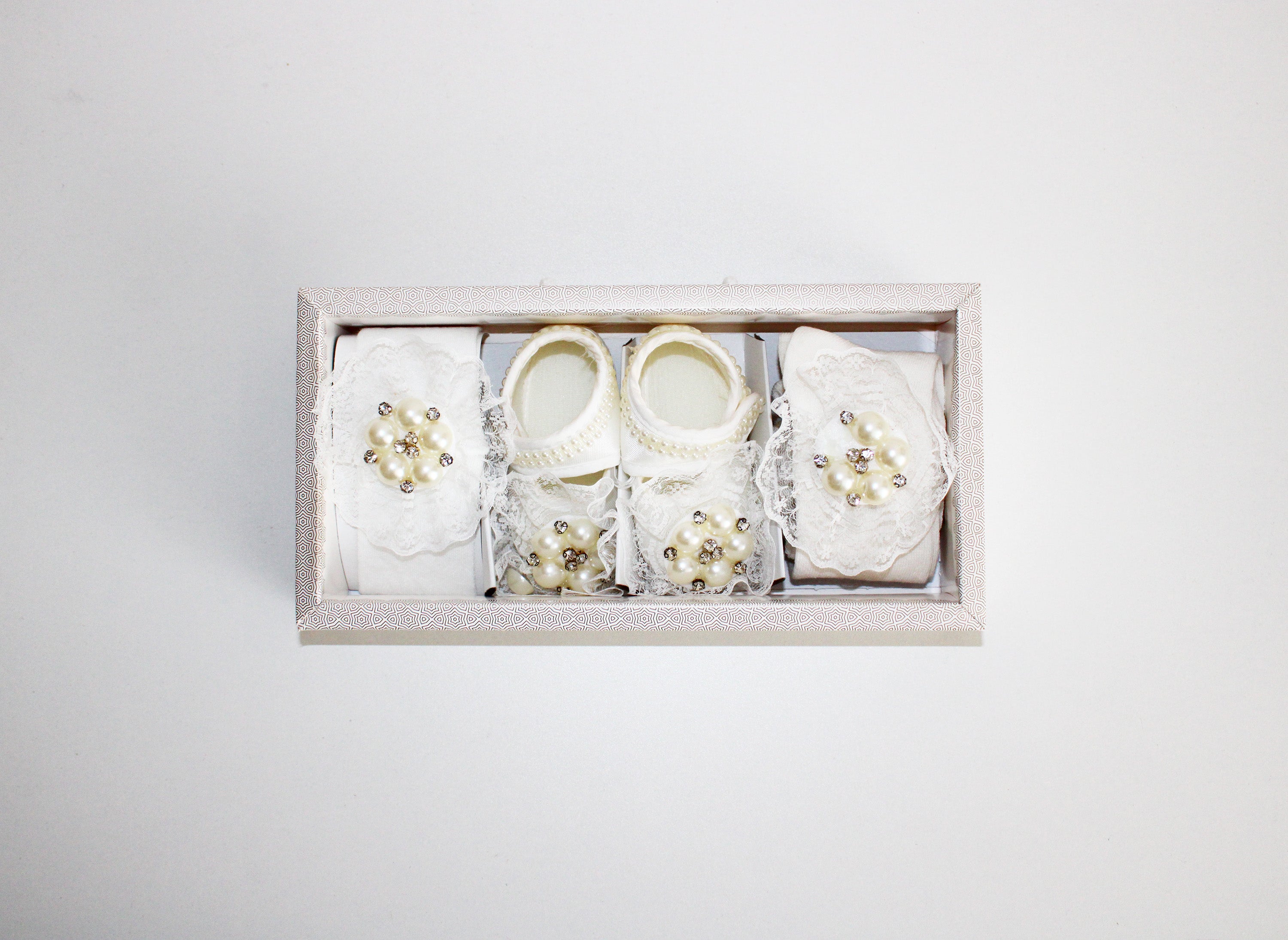 Set of 3 baby accessories, slippers, headband, socks