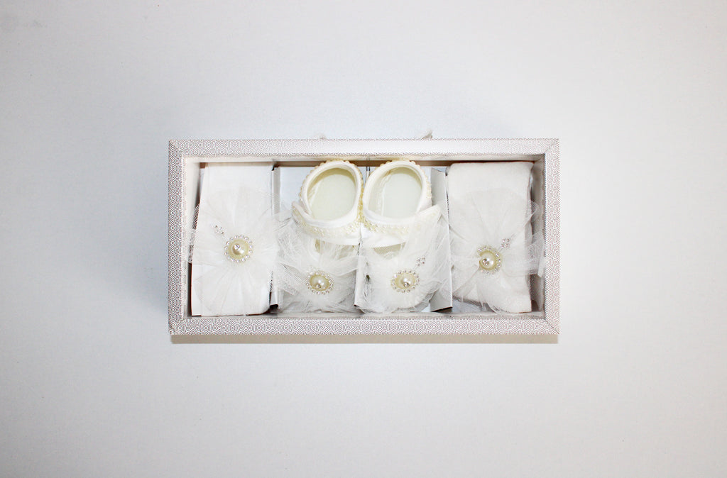 Set of 3 baby accessories, slippers, headband, socks