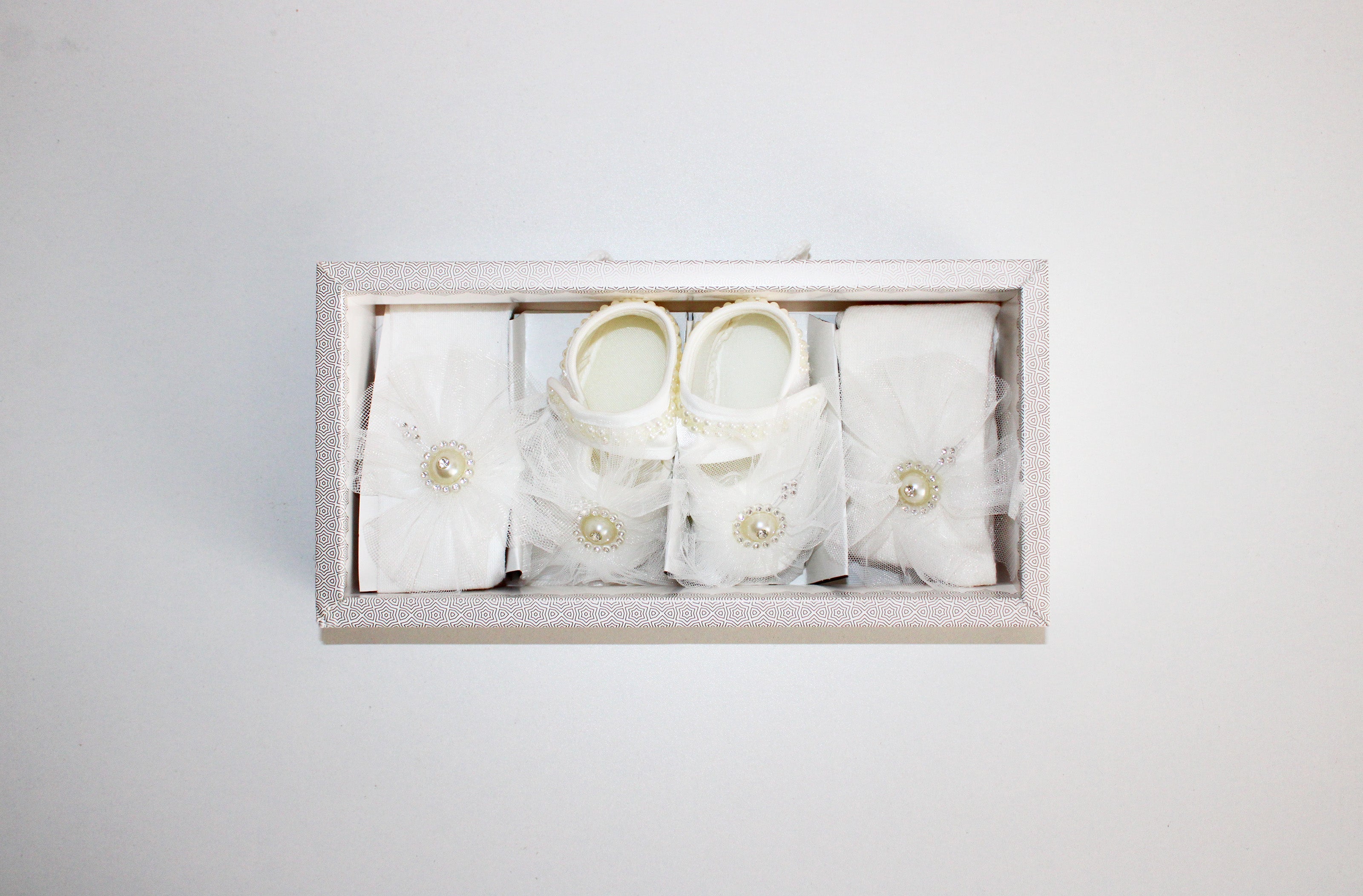 Set of 3 baby accessories, slippers, headband, socks