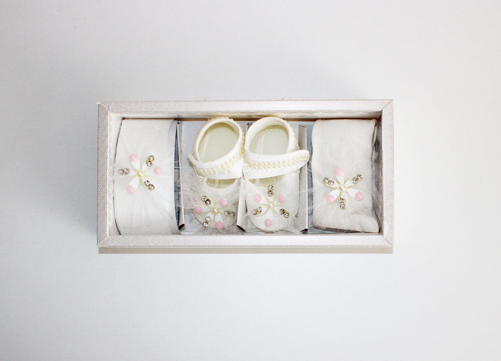 Set of 3 baby accessories, slippers, headband, socks