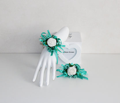 Wedding flowers - Corsage bracelet B023