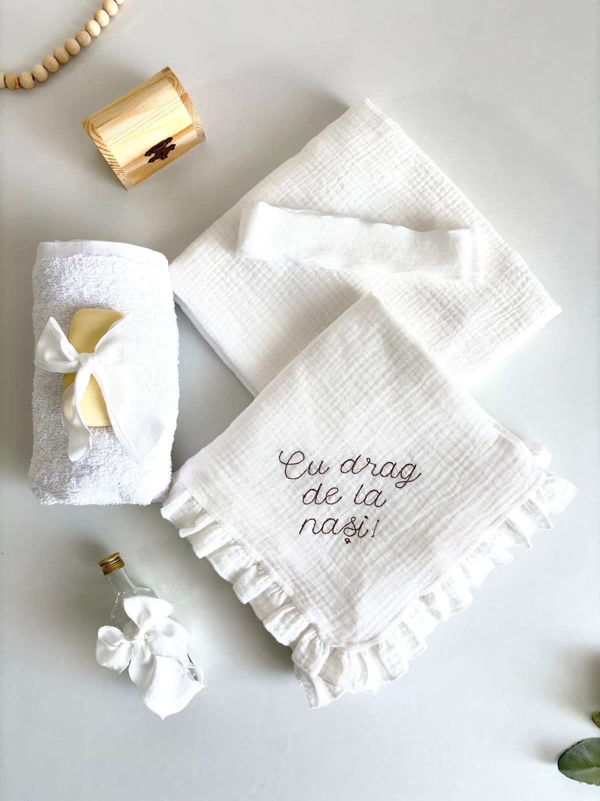 Trusou din Muselina Pentru Botez - Model 030