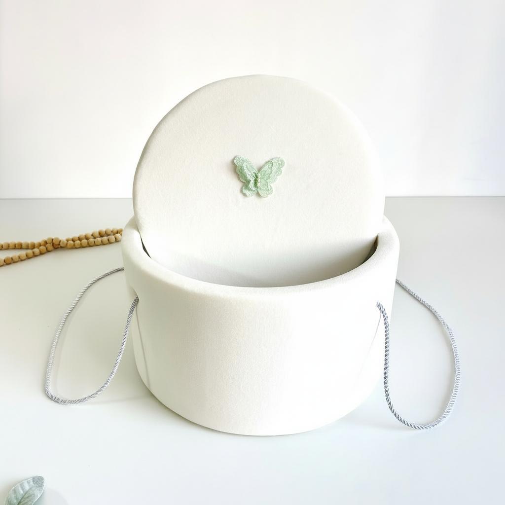 Cutie buretată pentru trusoul de botez cu fluturas