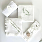 -Trusou Personalizat din Muselina pentru Botez + Cutie pentru Trusou cu fluturaș