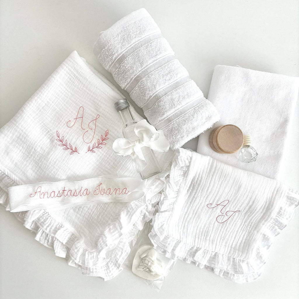 Trusou Personalizat pentru Botez + Cutie personalizată pentru trusou Model TB011