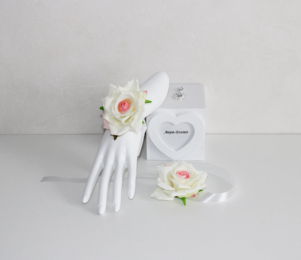 Flowers for the wedding - Corsage bracelet B030