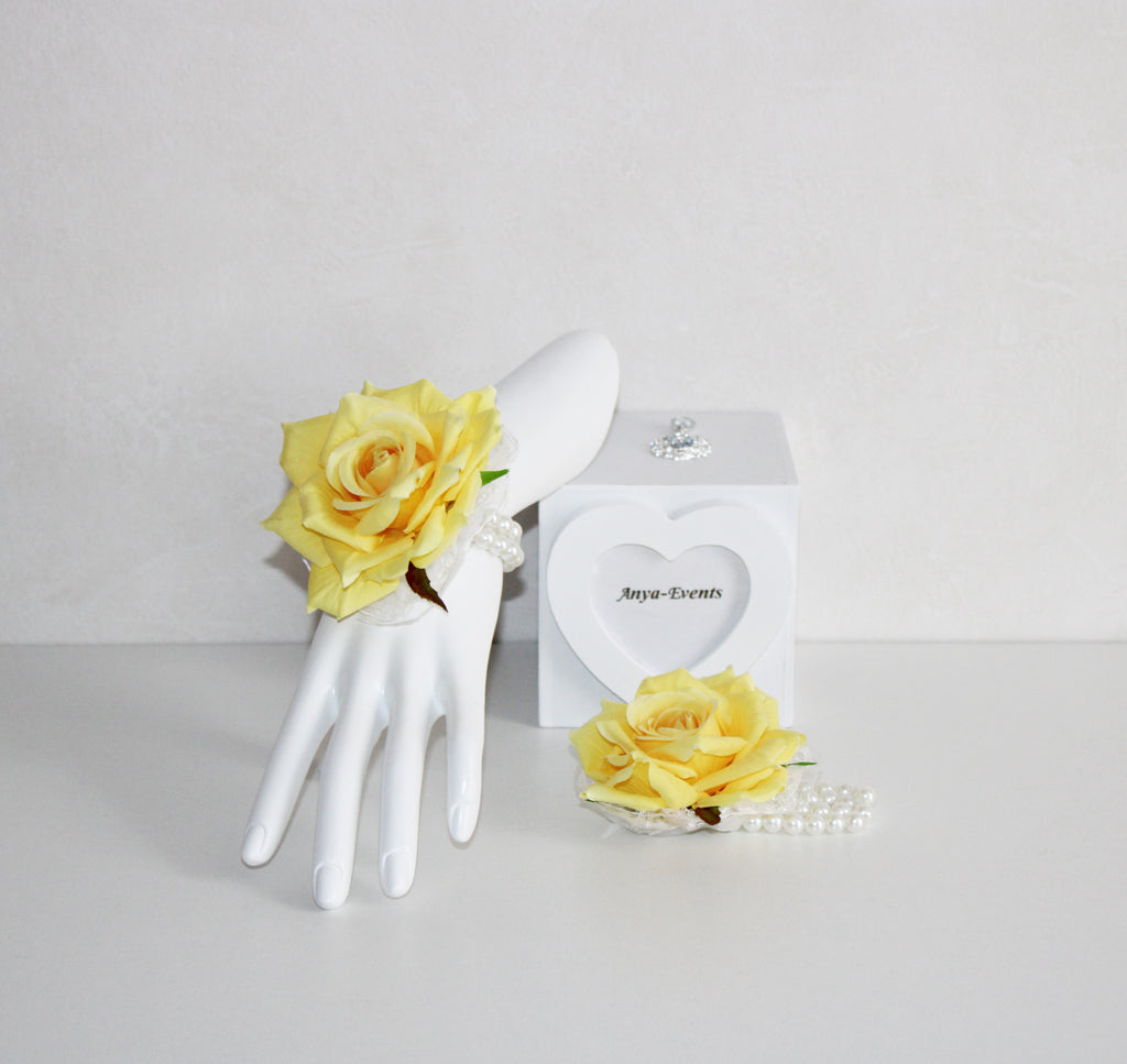 Flowers for the wedding - Corsage bracelet B030