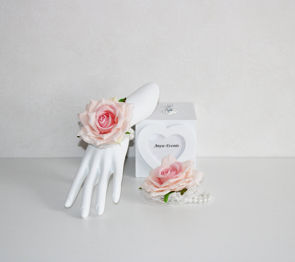 Flowers for the wedding - Corsage bracelet B030