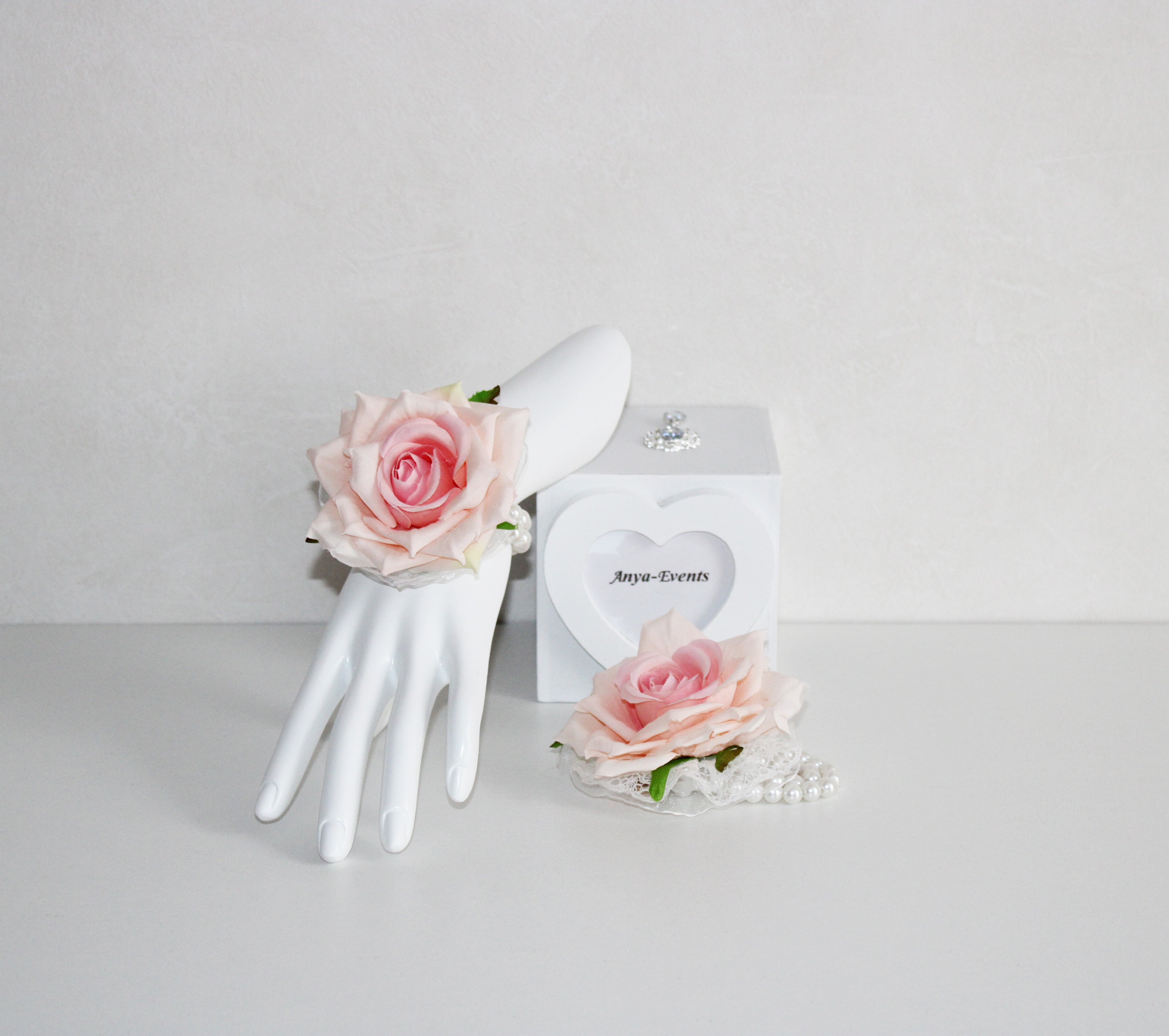 Flowers for the wedding - Corsage bracelet B030