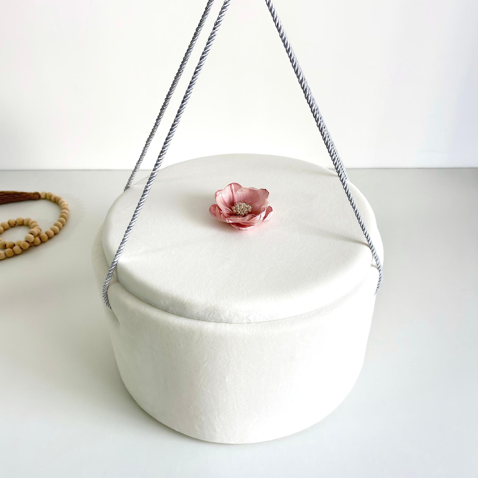 Cufăr pentru Trusoul de Botez Buretat cu Catifea Ivory cu floare Roz