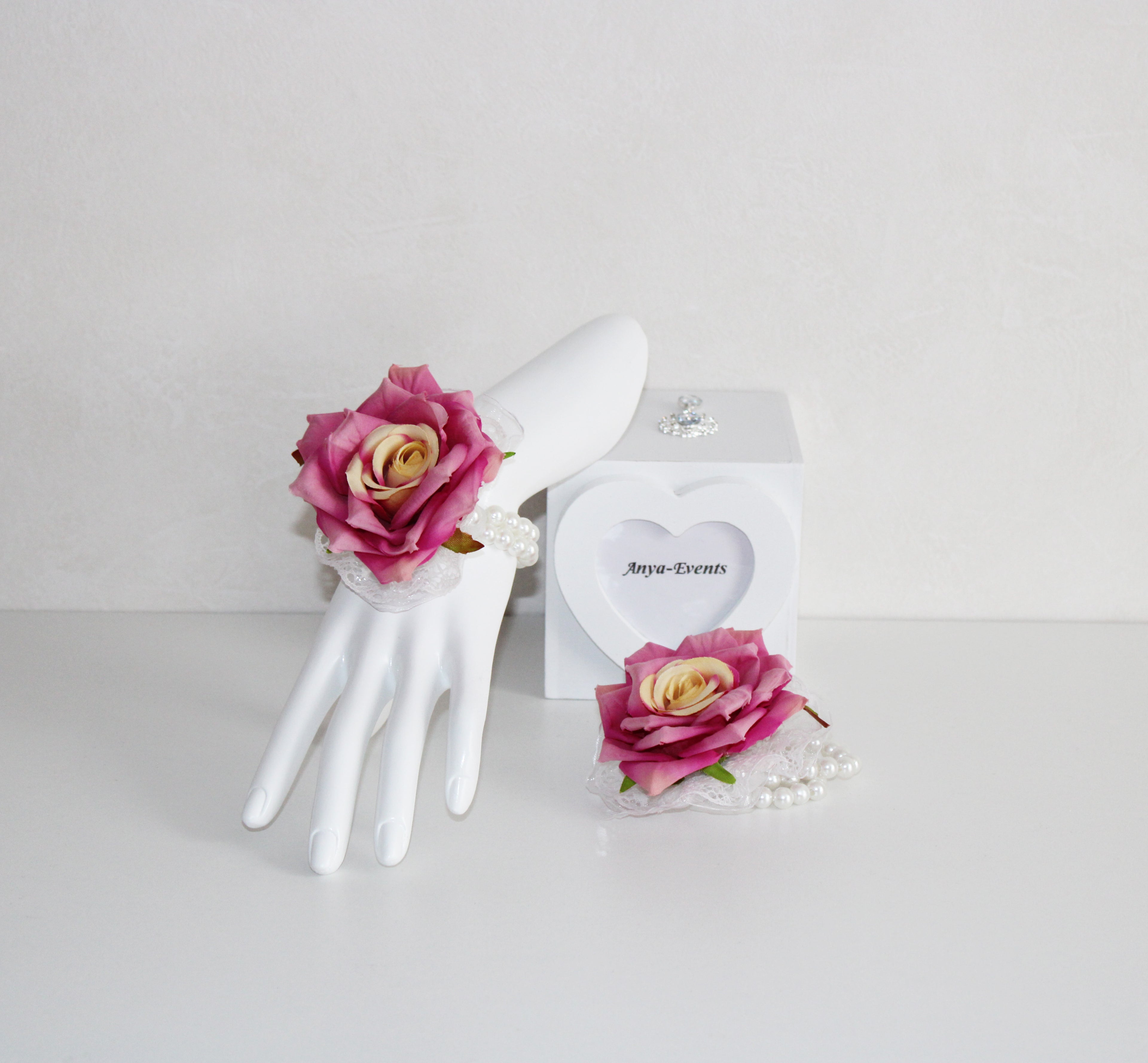 Flowers for the wedding - Corsage bracelet B030