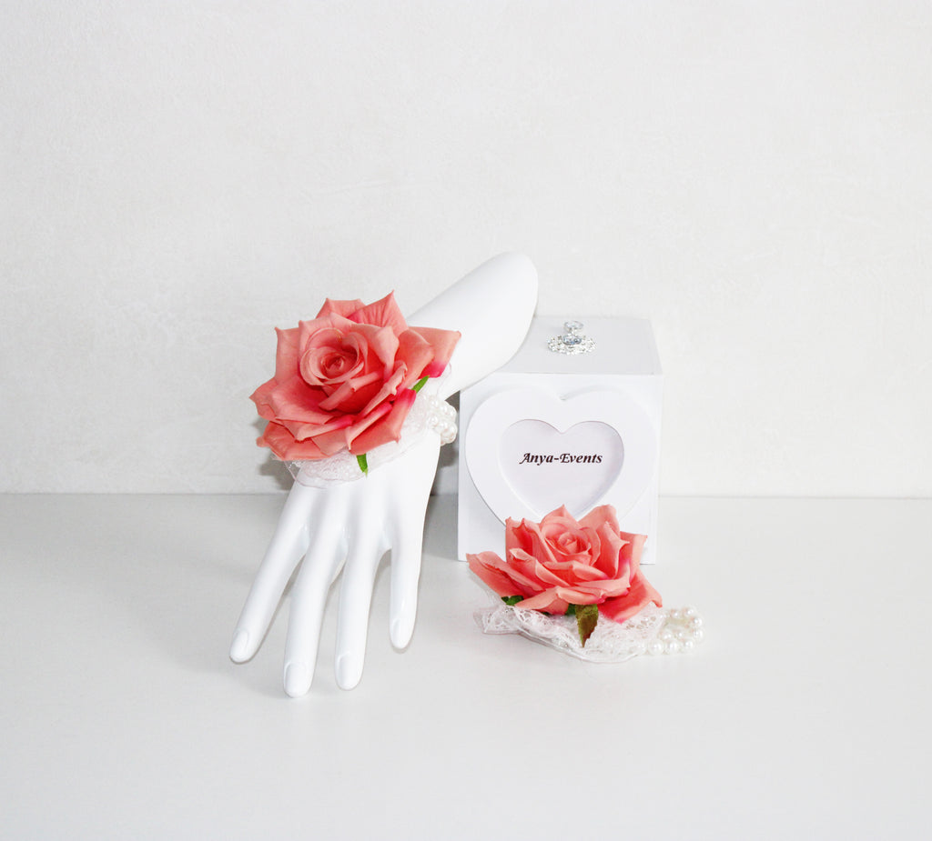 Flowers for the wedding - Corsage bracelet B030