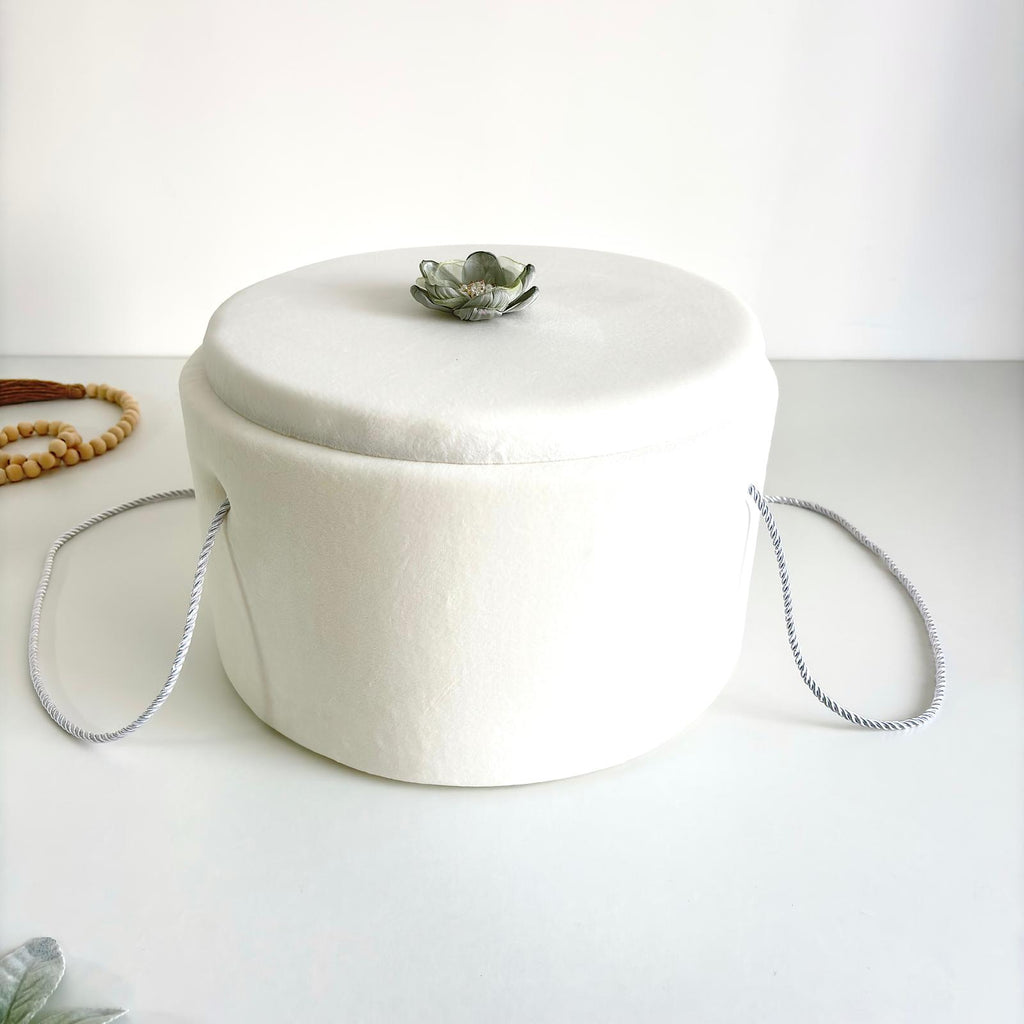 Cufăr pentru Trusoul de Botez Buretat cu Catifea Ivory cu floare Verde